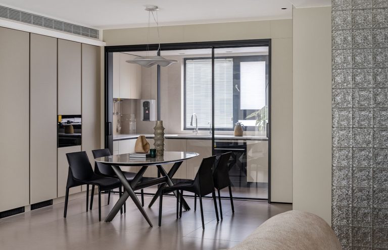 A restrained home Featured Image
