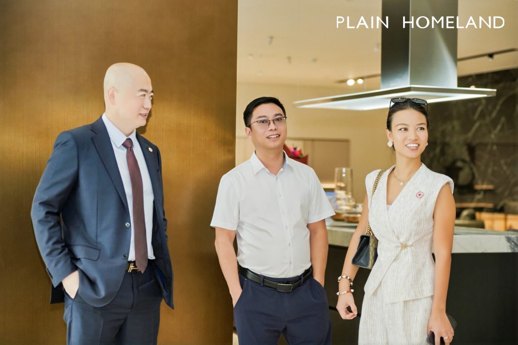 distiguished guests in plain homeland dubai showroom 