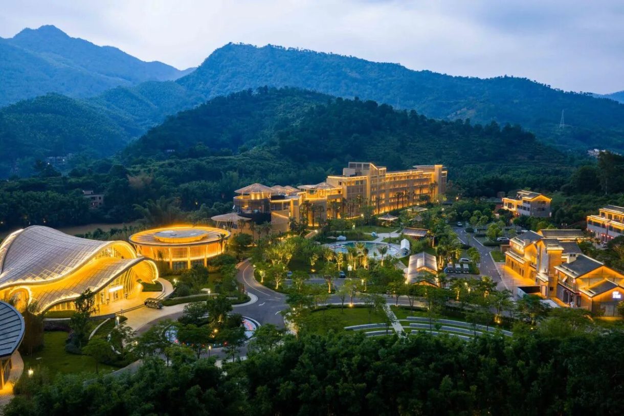 An Art Space for Retreats Among the River Canyons Featured Image